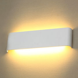 China Decorativo negro o blanco arriba y abajo de la luz de la lámpara de pared del LED moderna proveedor